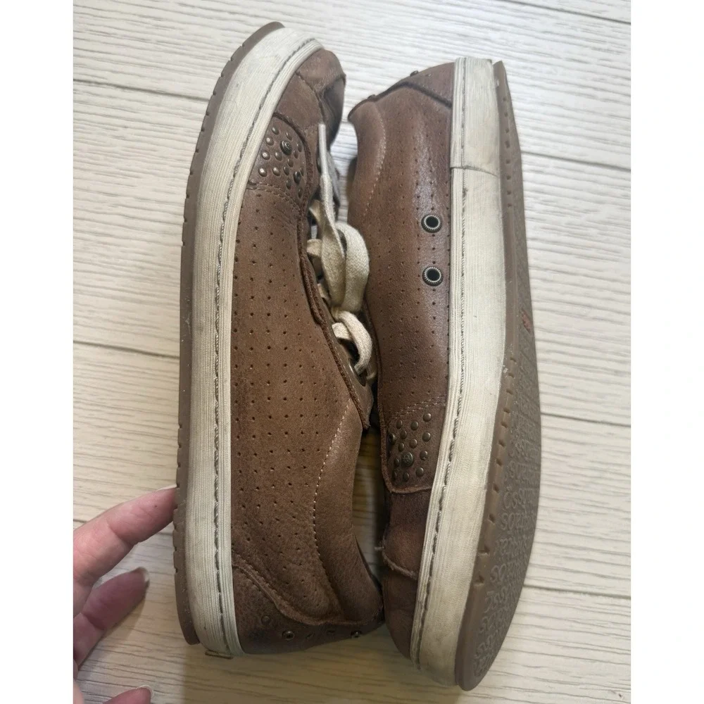 Taos Women's Freedom Leather Studded Sneaker Perforated BROWN Lace Up SIZE 8